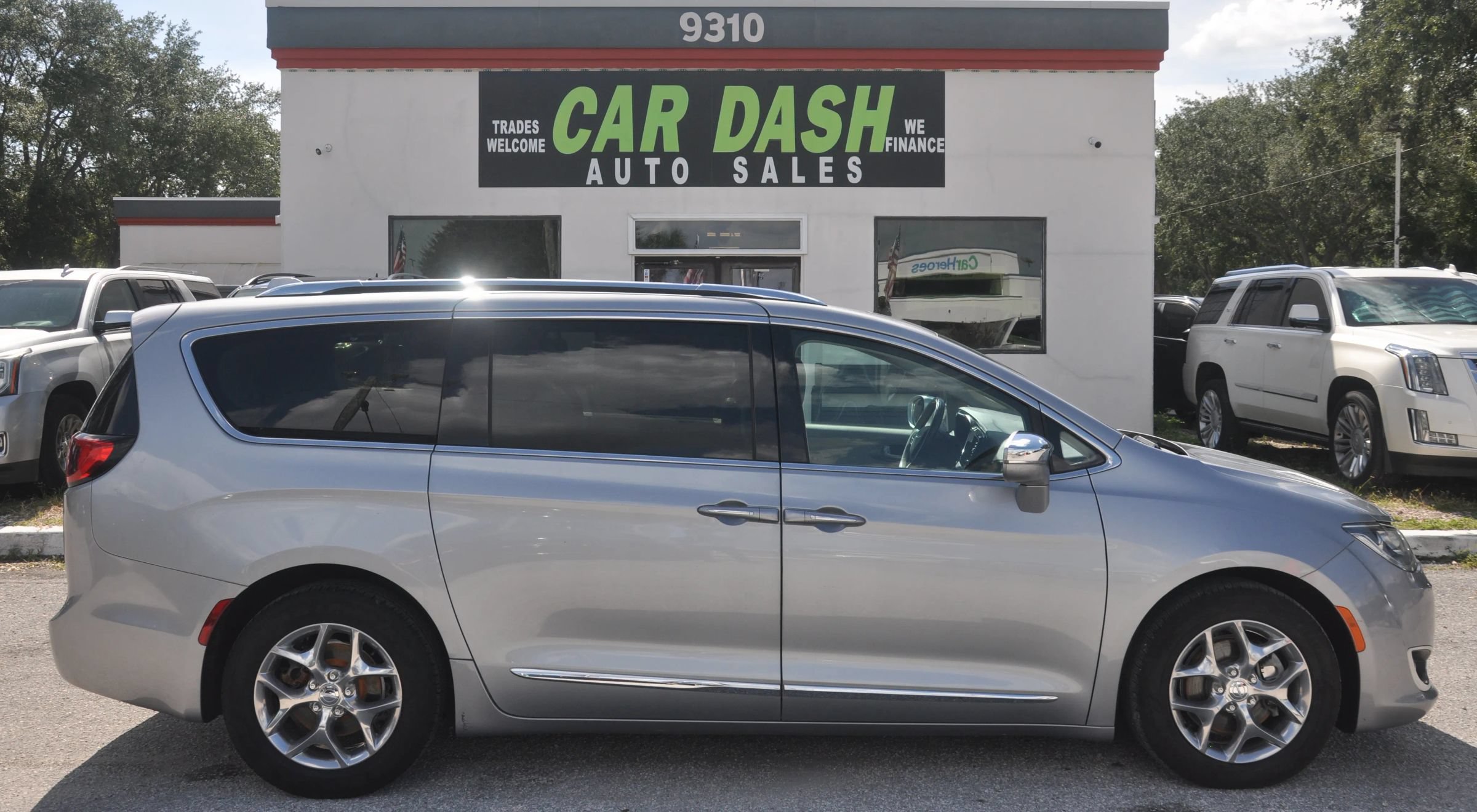Used 2018 Chrysler Pacifica Limited FWD image 23