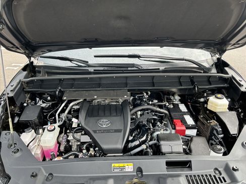 Used 2023 Toyota Highlander XLE FWD image 35