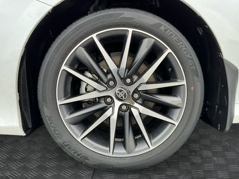 Used 2022 Toyota Camry XLE w/ Cold Weather Package image 12