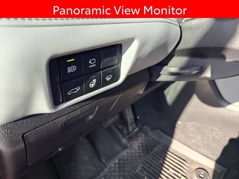 Used 2021 Toyota Highlander Platinum AWD/4WD image 10