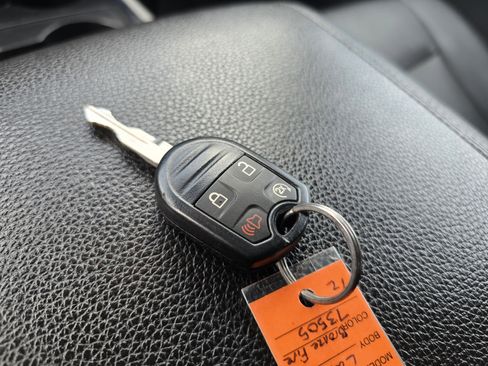 Used 2016 Ford F350 Lariat w/ Lariat Interior Package image 37