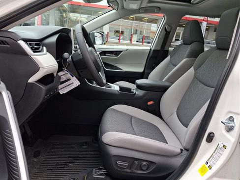 Certified 2025 Toyota RAV4 XLE w/ Convenience Package image 14