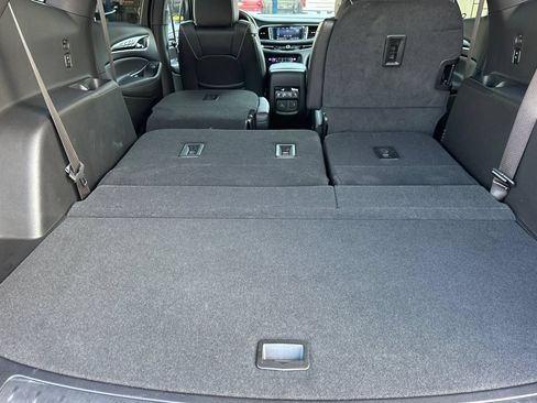 Certified 2024 Buick Enclave Avenir FWD image 18