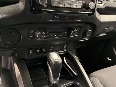 Used 2024 Nissan Frontier SV w/ SV Convenience Package image 11