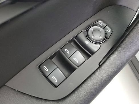 Used 2025 Chevrolet Blazer RS FWD image 22