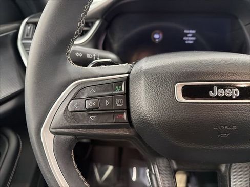 Used 2023 Jeep Grand Cherokee L Altitude image 12