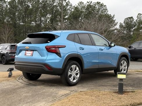 Used 2025 Chevrolet Trax LS image 7