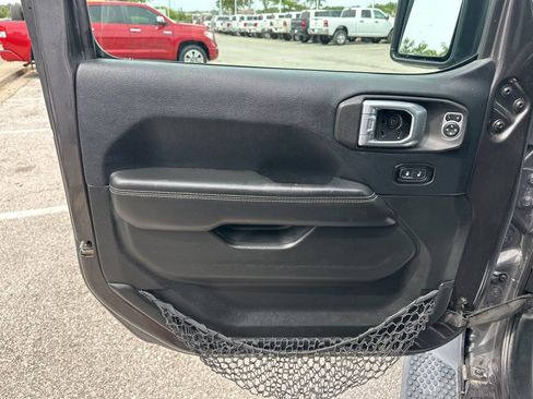 Used 2019 Jeep Wrangler Unlimited Sahara image 57