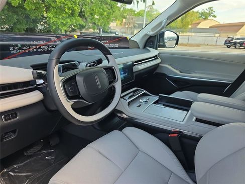 New 2026 Lincoln Navigator Reserve image 18