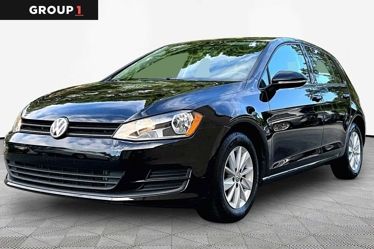 Used 2017 Volkswagen Golf S FWD image 1