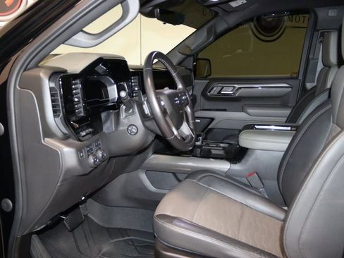 Used 2022 Chevrolet Silverado 1500 ZR2 w/ Technology Package image 36