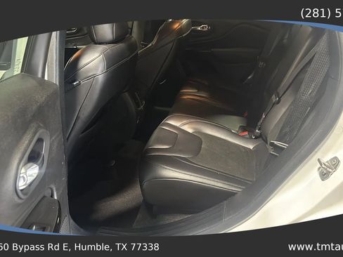 Used 2021 Jeep Cherokee Latitude Plus FWD image 16