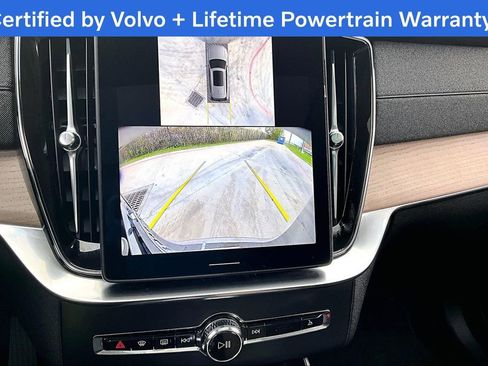 Certified 2025 Volvo XC90 B6 Plus image 29
