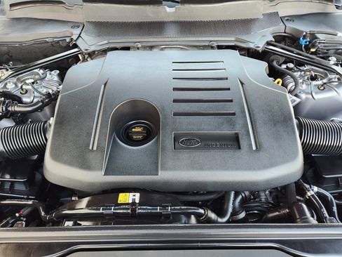 Certified 2025 Land Rover Discovery Dynamic SE image 34