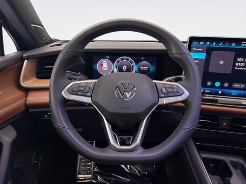 Used 2026 Volkswagen Tiguan SEL R-Line image 12