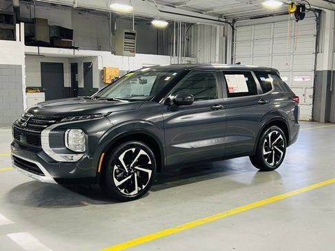 Used 2024 Mitsubishi Outlander SE image 15