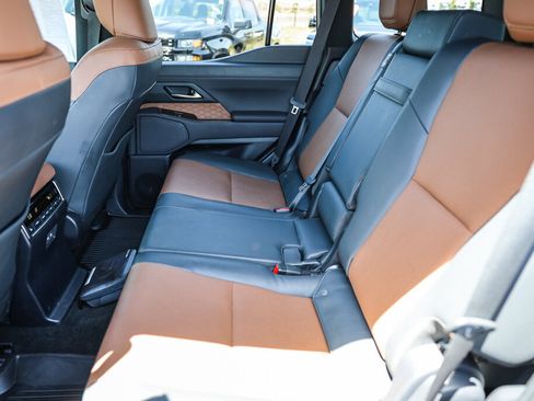 Used 2024 Lexus GX 550 AWD/4WD image 10