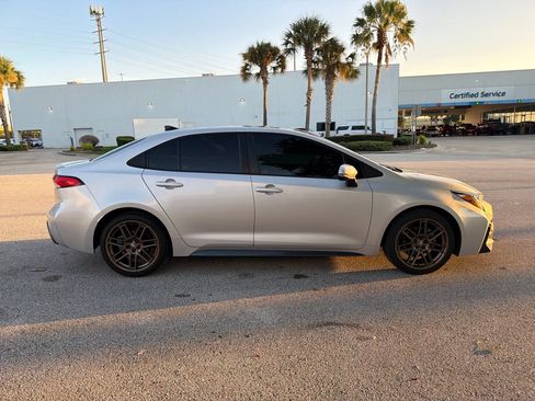 Used 2022 Toyota Corolla SE FWD image 6