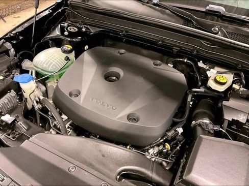 Used 2022 Volvo XC40 T5 R-Design image 32