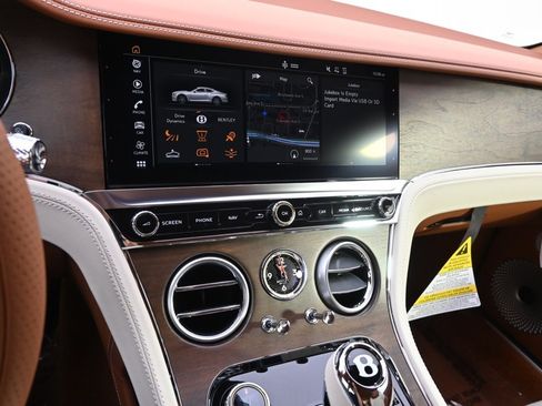 Used 2024 Bentley Continental GT image 31