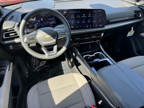 New 2026 Chevrolet Traverse LT w/ Driver Confidence Package AWD/4WD image 9