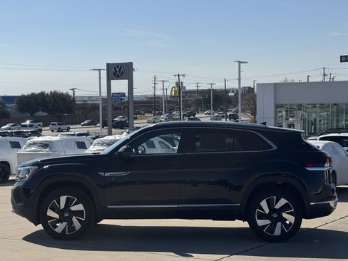 Used 2025 Volkswagen Atlas Cross Sport SEL image 7