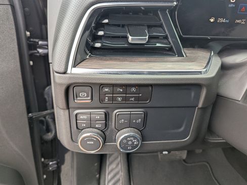 Certified 2025 Chevrolet Suburban Premier image 15