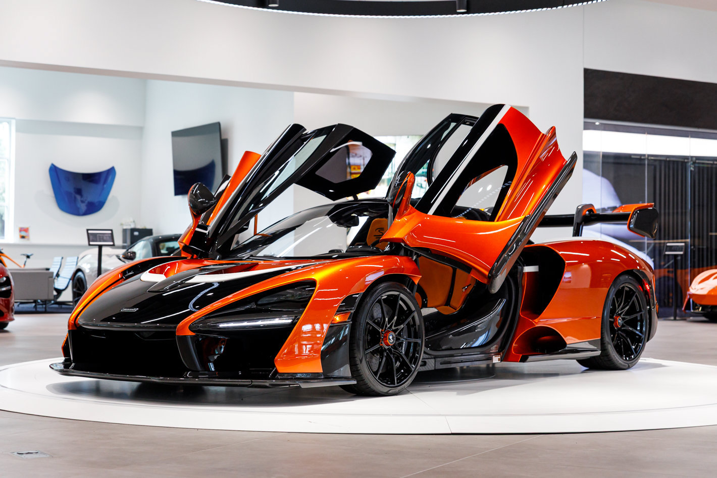 Used 2019 McLaren Senna RWD image 40