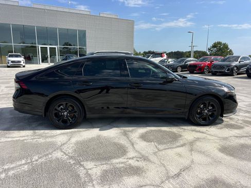 Used 2025 Honda Accord SE image 4