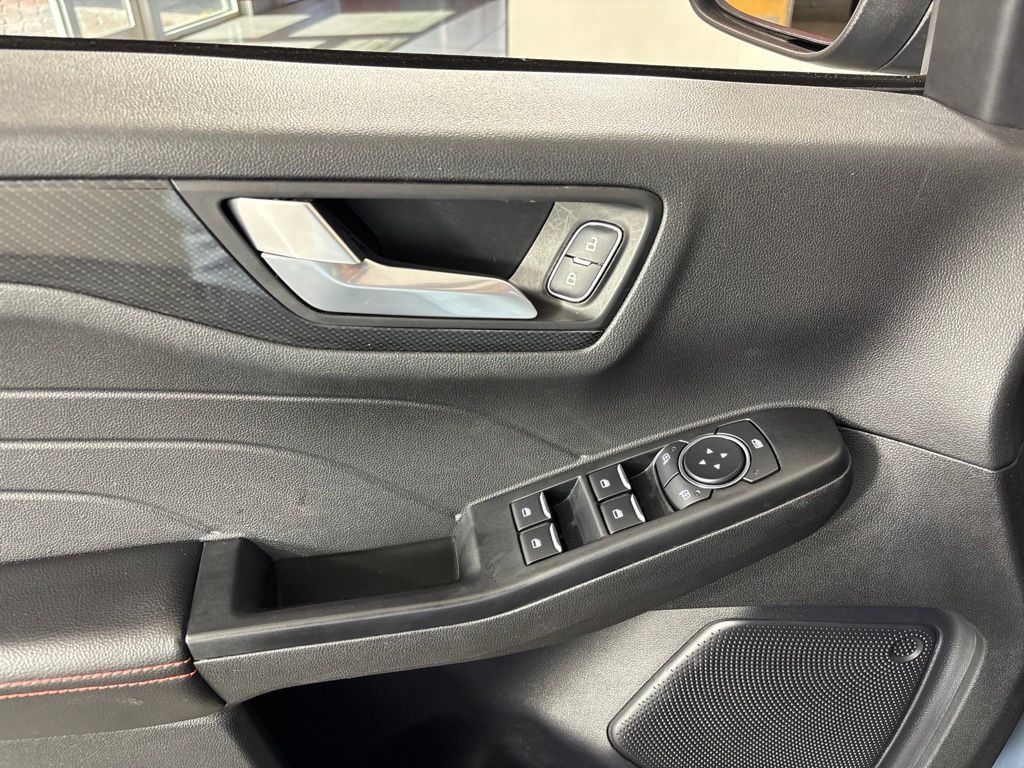 Used 2025 Ford Escape ST-Line FWD image 24