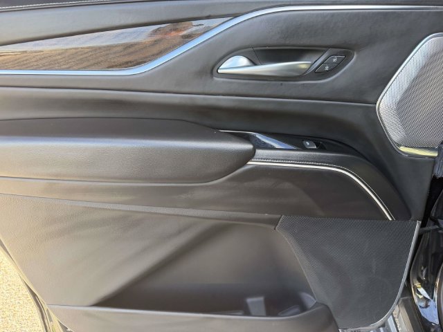 Used 2022 Cadillac Escalade ESV Sport Platinum w/ Heavy-Duty Trailer Package AWD/4WD image 38
