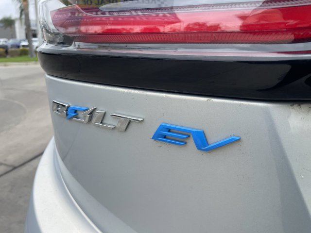 Used 2023 Chevrolet Bolt LT w/ Infotainment Package FWD image 30