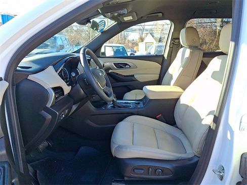 Used 2023 Chevrolet Traverse LT image 13
