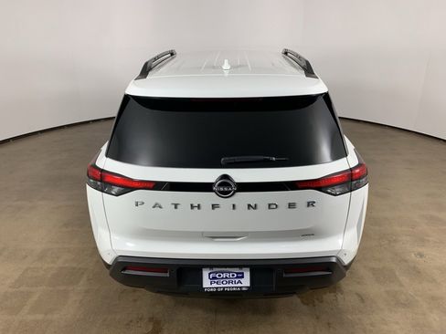 Used 2025 Nissan Pathfinder SV image 11
