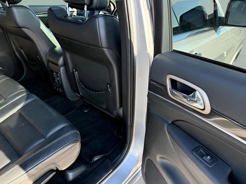 Used 2014 Jeep Grand Cherokee Overland AWD/4WD image 11