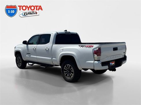 Used 2022 Toyota Tacoma TRD Sport image 3