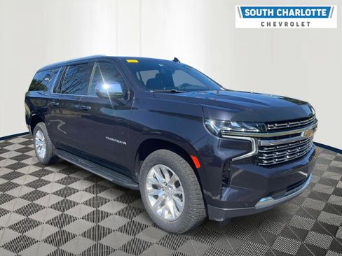 Used 2023 Chevrolet Suburban Premier RWD image 3