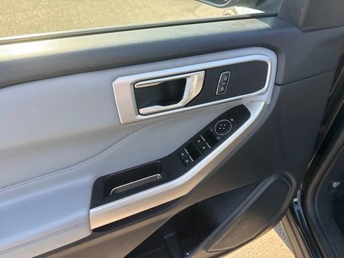 Used 2022 Ford Explorer XLT w/ Equipment Group 202A AWD/4WD image 9
