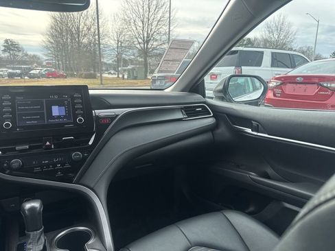 Used 2023 Toyota Camry SE image 9