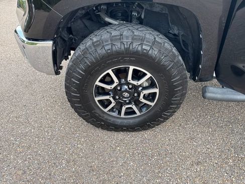 Used 2018 Toyota Tundra SR5 w/ TRD Off Road Package AWD/4WD image 10