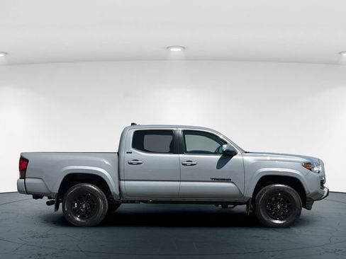 Used 2021 Toyota Tacoma SR5 AWD/4WD image 8