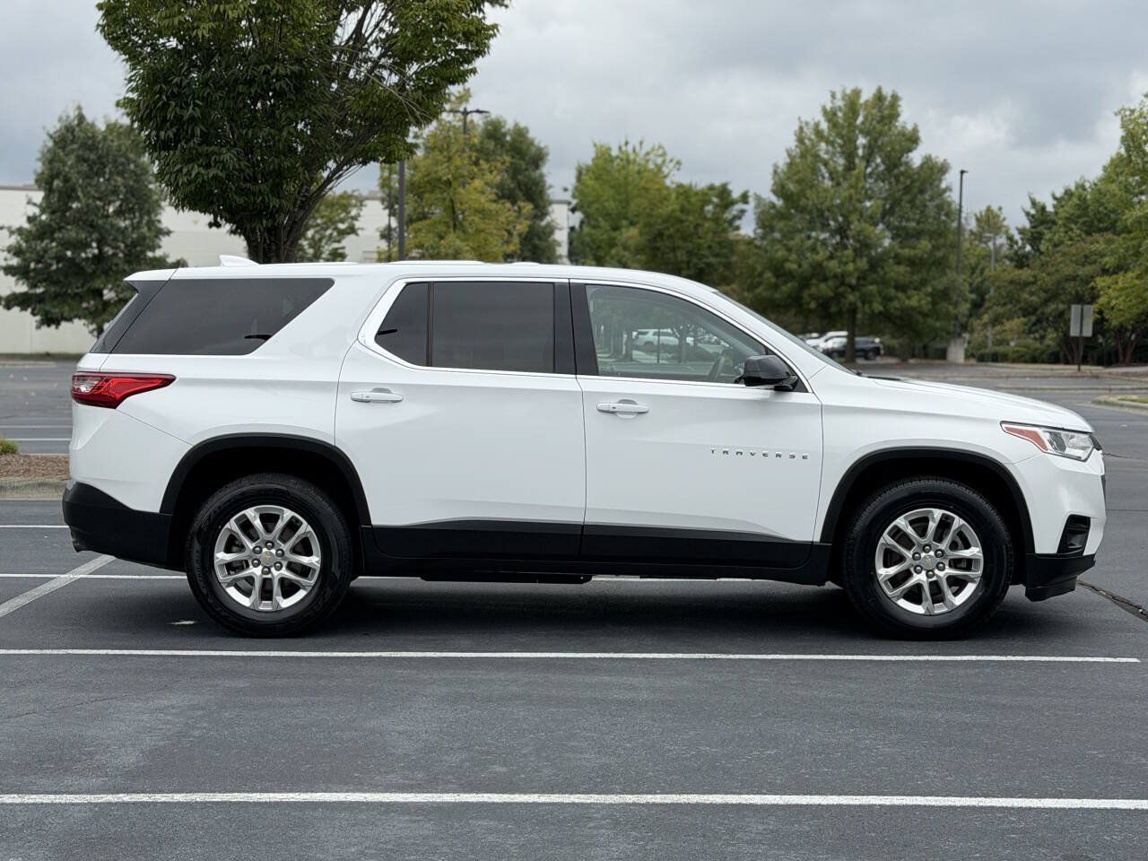 Used 2020 Chevrolet Traverse LS FWD image 8