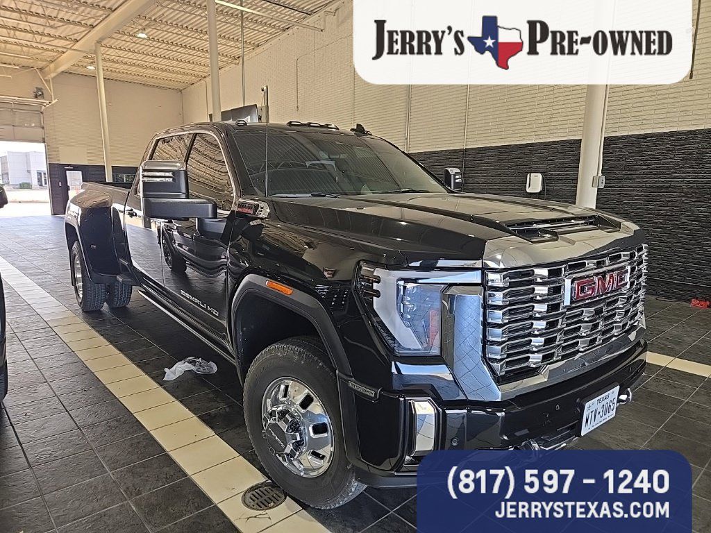 Used 2025 GMC Sierra 3500 Denali w/ Denali Reserve Package AWD/4WD image 4