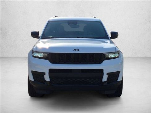 Used 2023 Jeep Grand Cherokee L Altitude AWD/4WD image 2