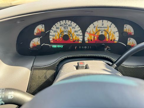 Used 2002 Ford Expedition XLT image 24