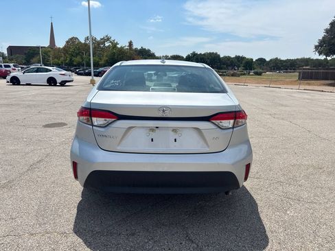 Used 2025 Toyota Corolla LE FWD image 6