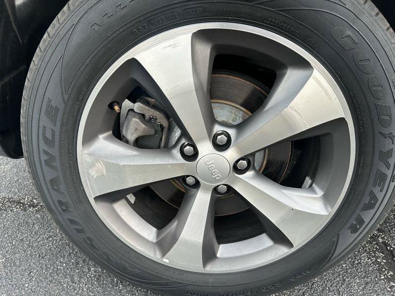 Used 2021 Jeep Cherokee Limited AWD/4WD image 28