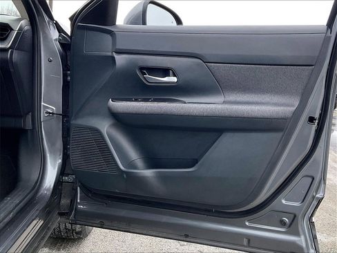 Used 2025 Nissan Kicks SV image 11