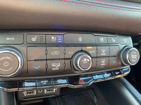 Used 2025 Dodge Durango GT AWD/4WD image 7