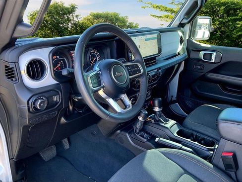 Used 2024 Jeep Wrangler Sahara image 17